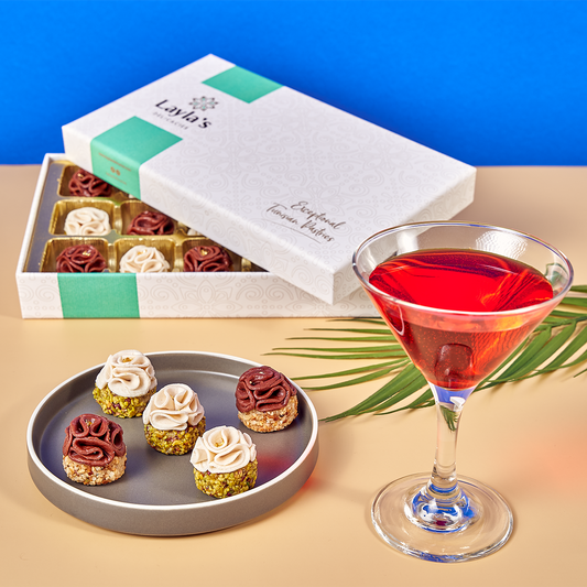 Velvet summer gift box with 15 handcrafted pistachio and hazelnut sweets in elegant wave designs