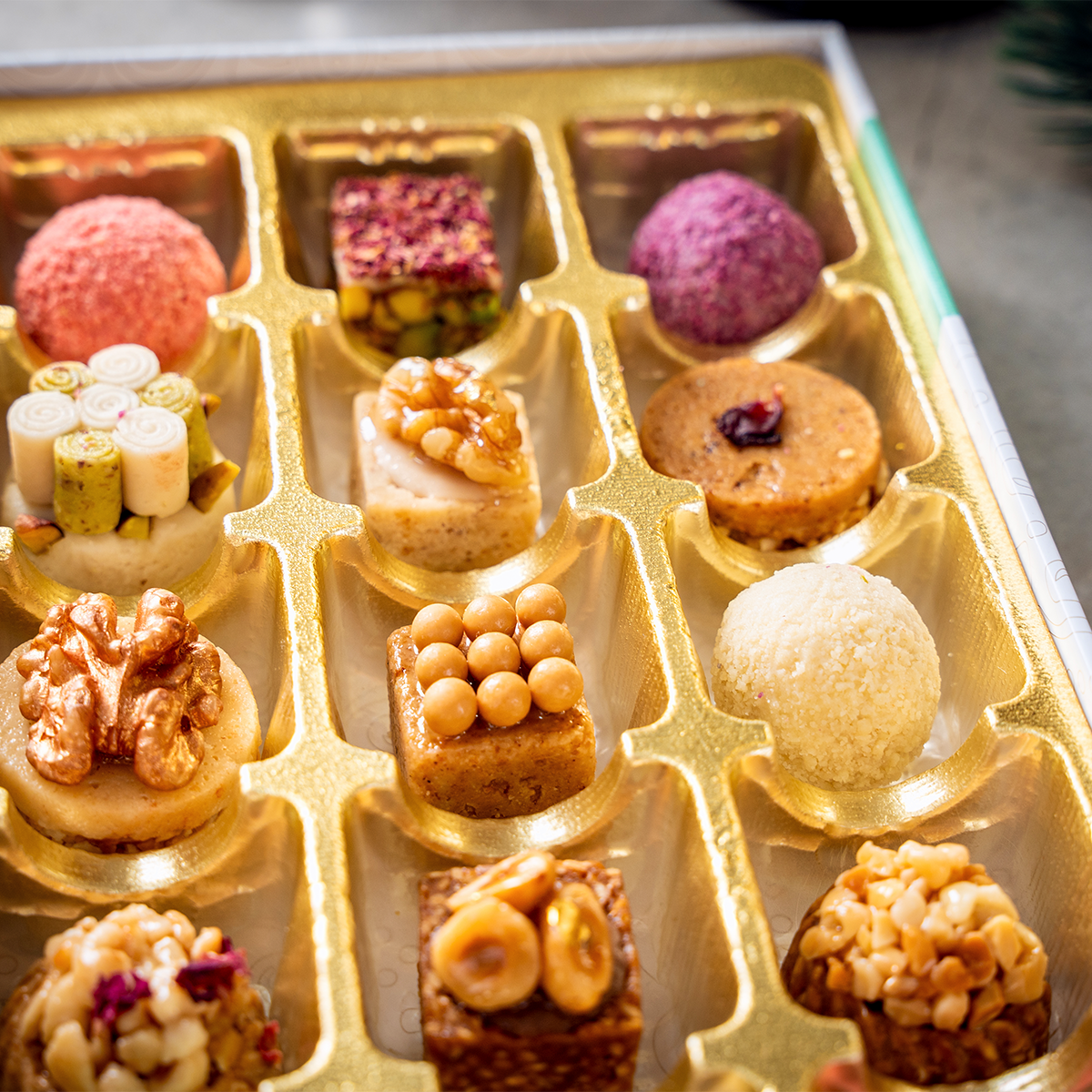 Happy Holidays Gift Box, 15 pc.